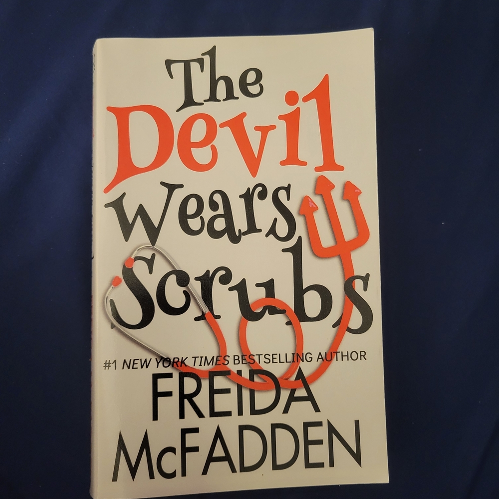 The Devil Wears Scrubs by Freida McFadden Paperback